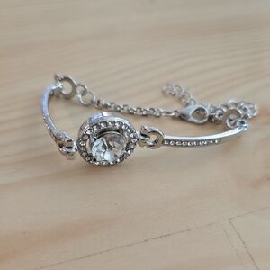 Elegant Silver Bracelet with Crystal Accent